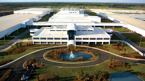 Using location, acreage, availability of utilities, and potential development 
complications as limiting factors can help design professionals deliver a simple site plan that satisfies the site criteria matrix. Pictured here is the Hyundai manufacturing facility in Montgomery, Alabama.
