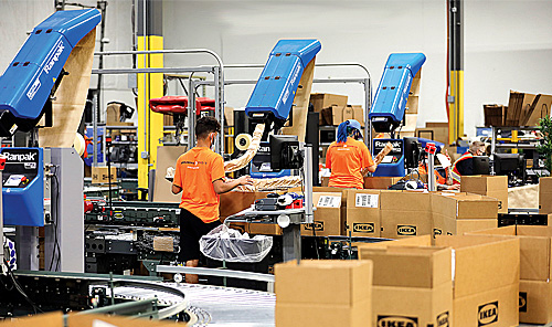 The right combination of people and technology is critical to meet consumer demands, as pictured here at an XPO warehouse.
Image courtesy of XPO Logistics, Inc.