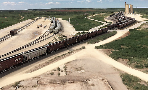 BNSF’s logistics center in Sweetwater, Texas, serves industrial customers including Cape and Son, Vulcan Materials, and Fairmount Santrol.